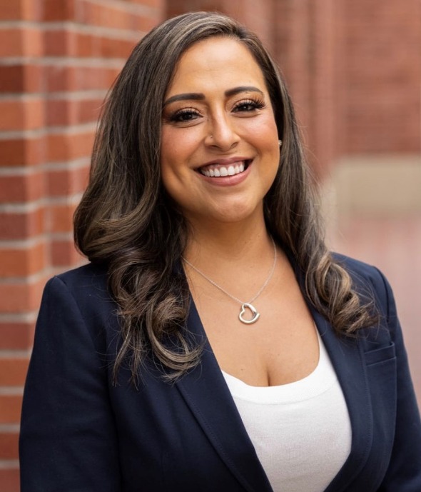 Mayra Abrams