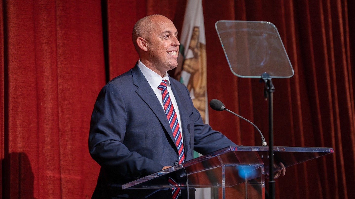 Andy Call addresses the invited audience of faculty, staff, alumni, and distinguished guests.[USC Photo/Steve Cohn]