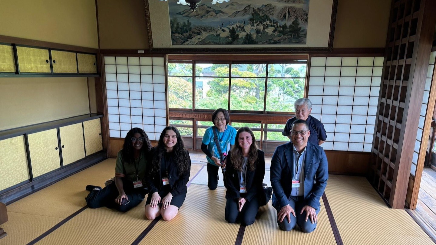 LInC students experience Japanese culture.
