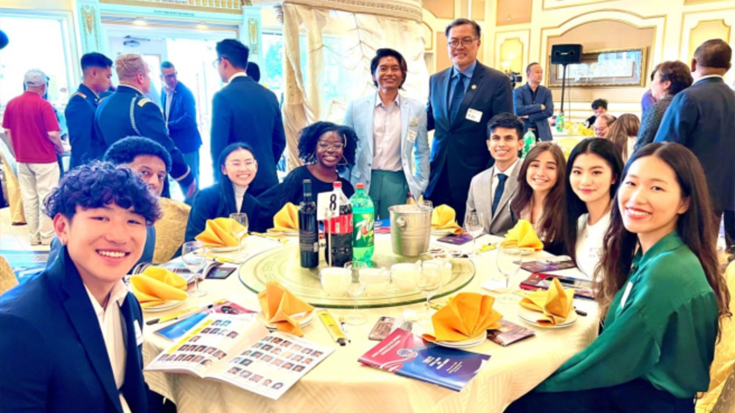 USC students are welcomed by newly elected Assembly member Mike Fong (49th Assembly District). Hon. Mike Fong has consistently fought to increase student access to higher education, He is also the Director of Policy and Government Relations for the City of Los Angeles.