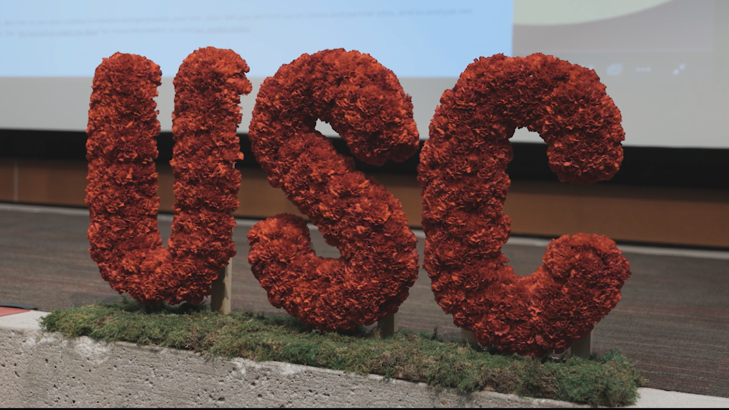 USC Flower Arrangement