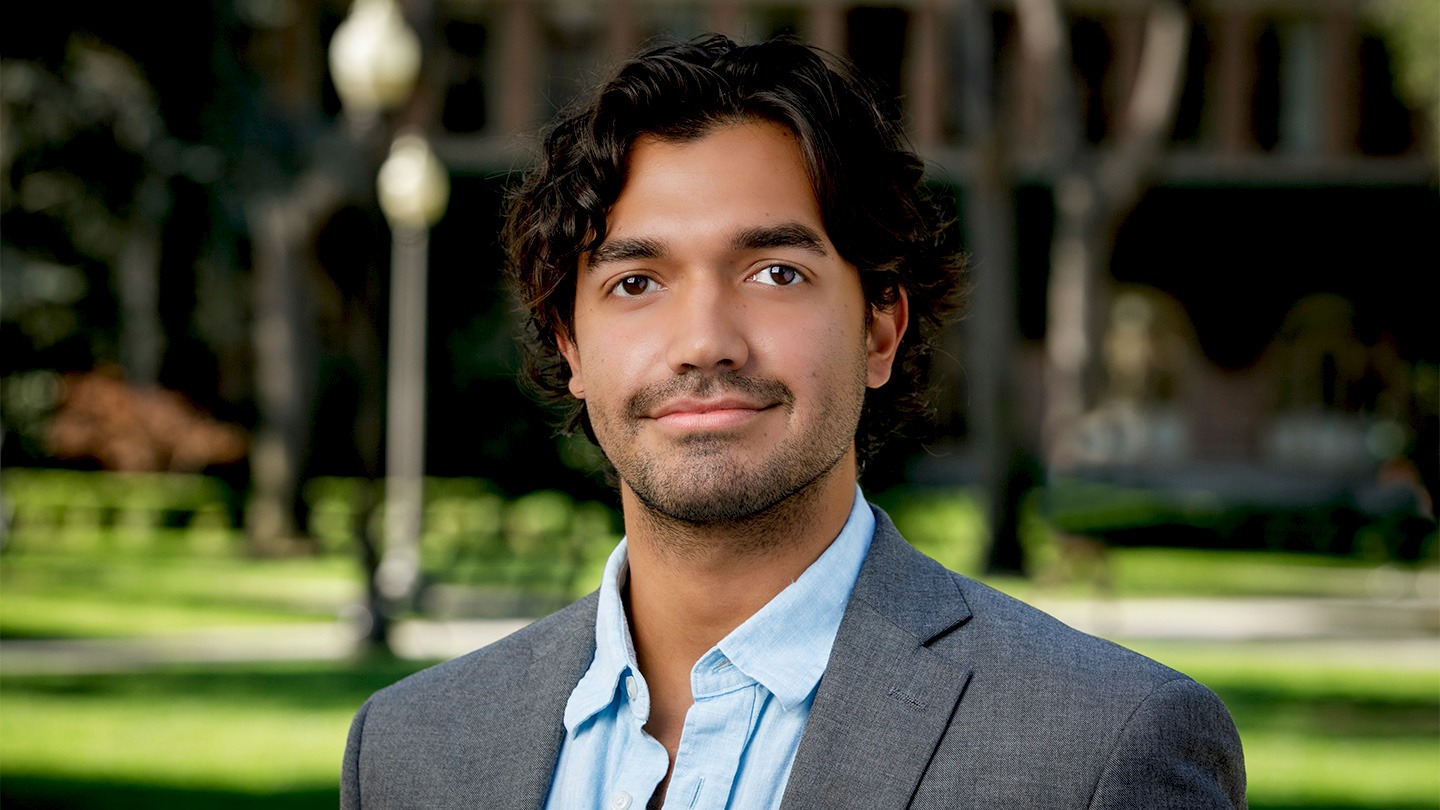 Color photograph of USC Marshall student Gabriel Perez Carafa.