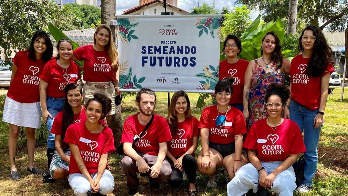EcomAmor Team, including Jordana Carlos de Mendoca (left of sign).