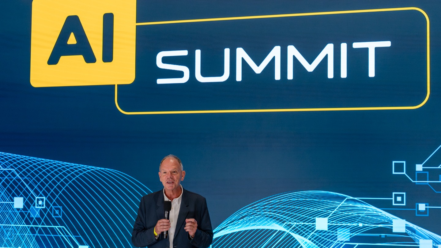 Geoffrey Garrett speaking at the AI Summit