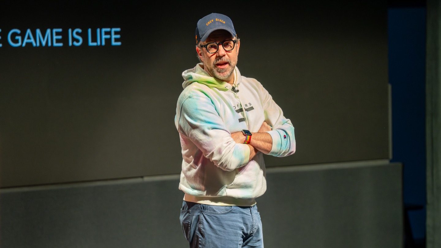 Jason Sudeikis speaking to a class