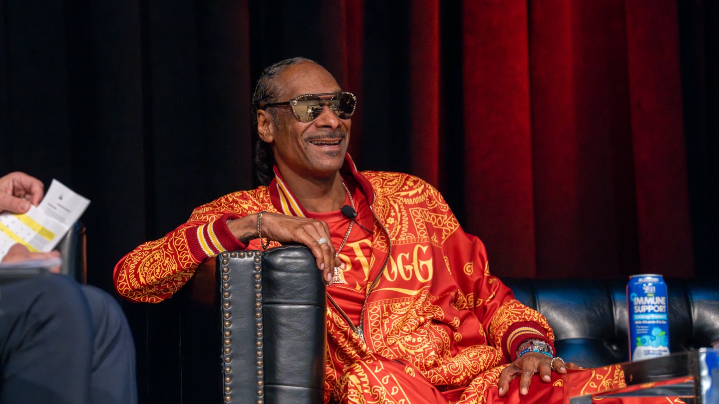 Snoop Dogg Shares Wisdom with Marshall Students, Wins Entrepreneur of the Year - USC Marshall