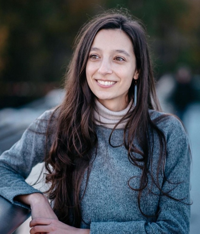 Color photograph of USC Marshall alumna Sarah Weingust.