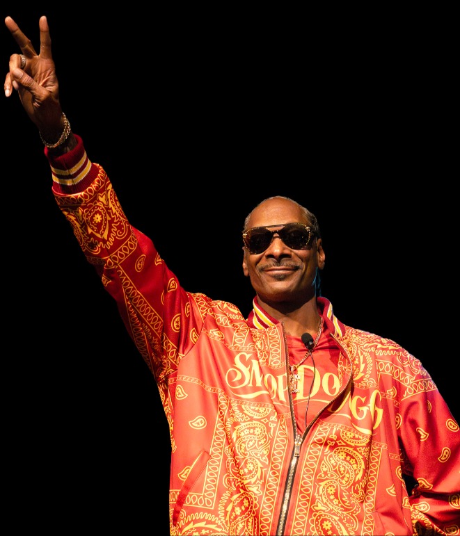 Snoop Dogg giving the Fight On sign