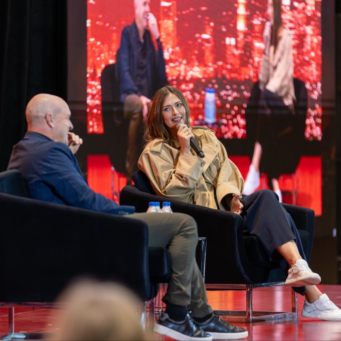 Maria Sharapova speaking with Jason Kelly