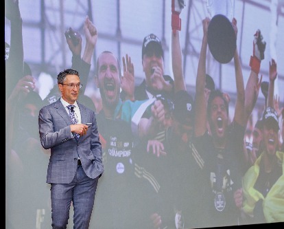 John Thorrington presenting at the Leadership Summit