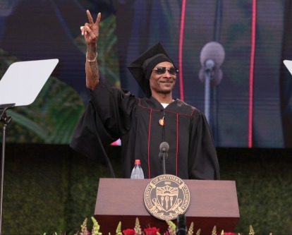 Snoop Dogg doing the Fight On sign at commencement