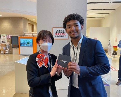 LInC students meets with a Japanese business executive at Kikkoman headquarters in Tokyo