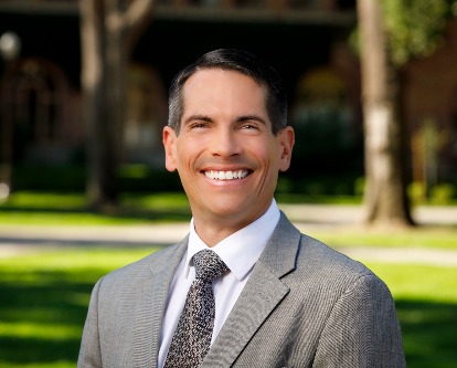 Color photo of Professor Shon Hiatt