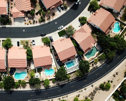 Overhead photo of a suburban track of houses.