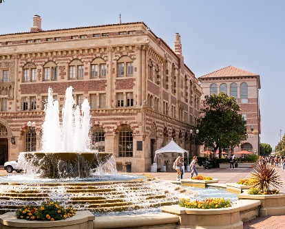 Color photograph of Hahn Fountain on the USC campus.