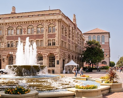 Color photograph of Hahn Fountain on the campus of USC.