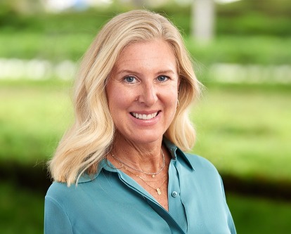 Color photograph of professor Rebecca Heino on the USC campus.