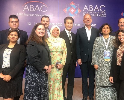 Full-Time MBA Team Presents to APEC