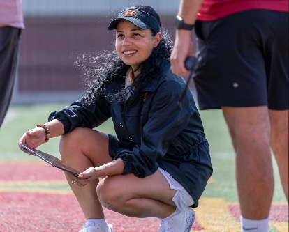 USC Marshall professor Lorena Martin administering a sports test on the USC campus.
