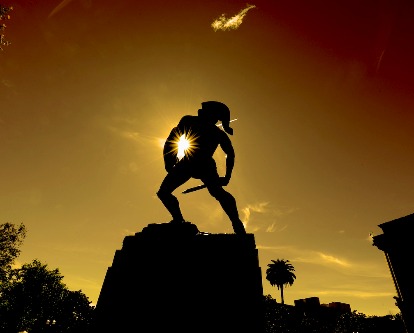 Tommy Trojan at sunset.